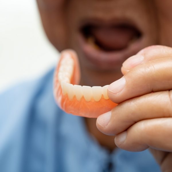 Välj rätt typ av tandprotes för dina behov och förutsättningar